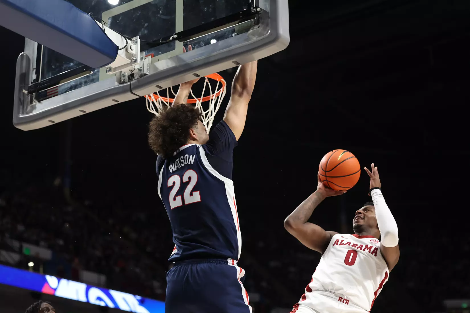 Alabama Guard Jaden Bradley (0) shoots the ball against Gonzaga at Legacy Arena in Birmingham, AL on Saturday, Dec 17, 2022.