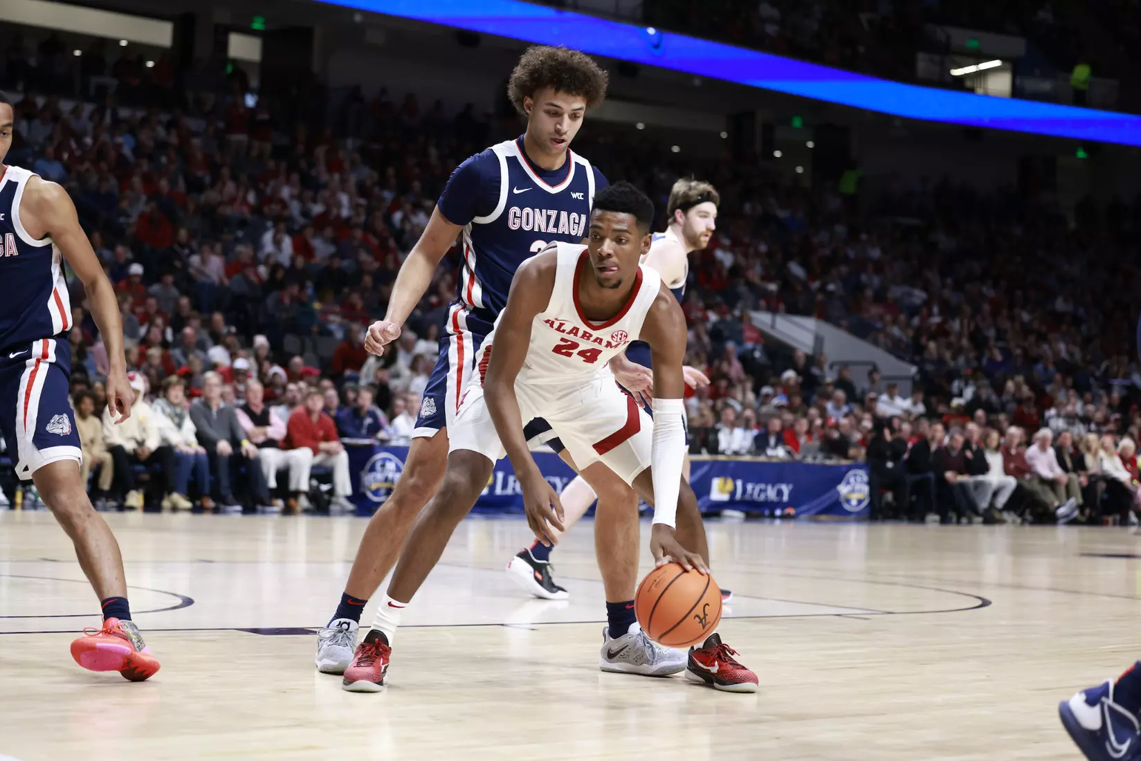 Alabama Forward Brandon Miller (24) dribbles the ball against Gonzaga at Legacy Arena in Birmingham, AL on Saturday, Dec 17, 2022.