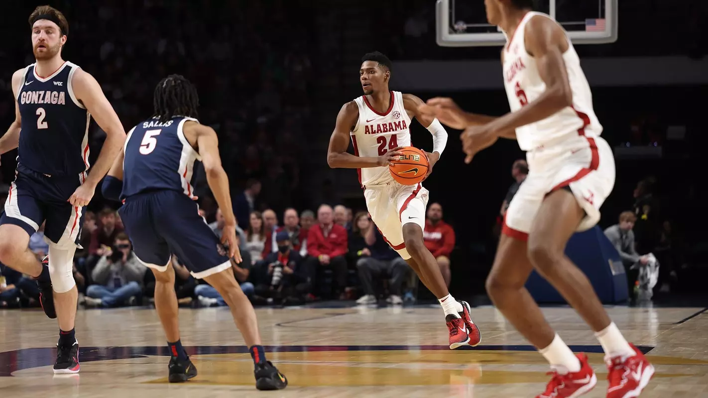 mensbasketball-action-20221217BrandonMiller
