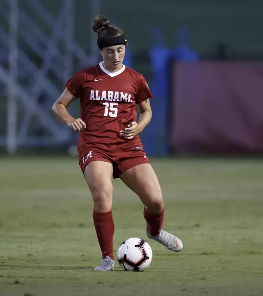 Kat Rogers dribbling the ball