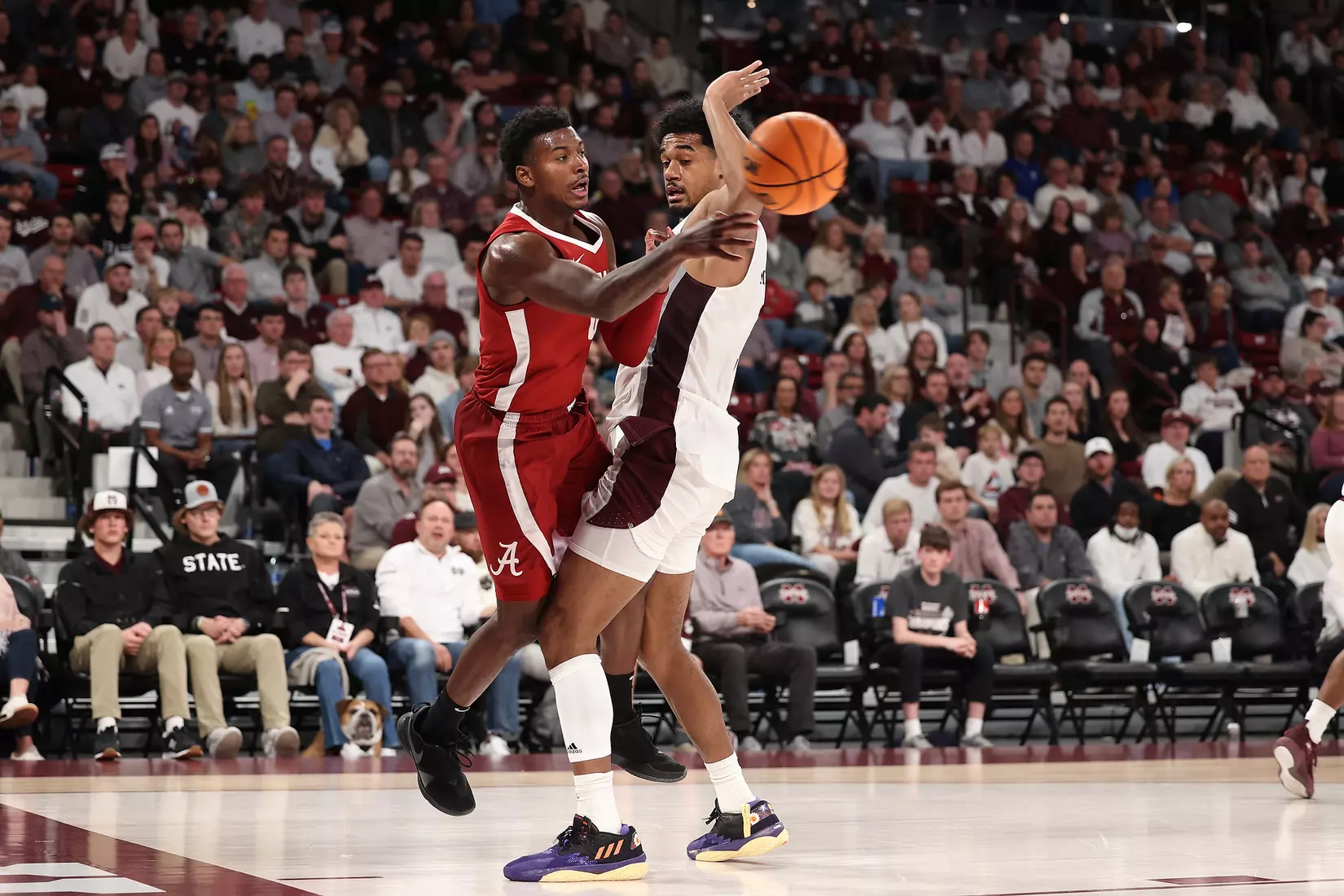 Alabama Guard Jaden Bradley (0) dribbles the ball against Mississippi State at Humphrey Coliseum in Starkville, MS on Wednesday, Dec 28, 2022.