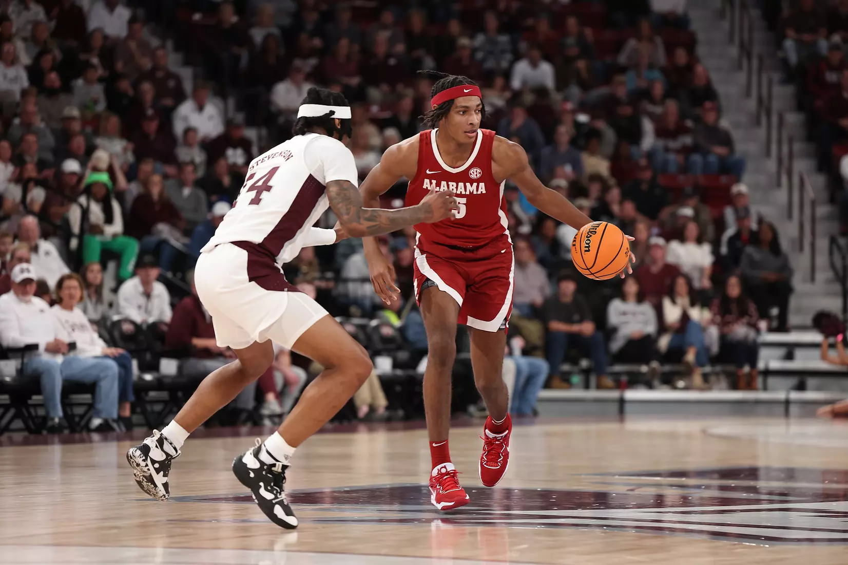Alabama Forward Noah Clowney (15) dribbles the ball against Mississippi State at Humphrey Coliseum in Starkville, MS on Wednesday, Dec 28, 2022.