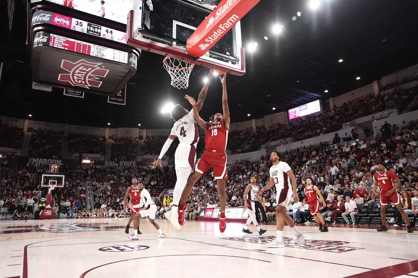 Alabama Forward Noah Clowney (15) shoots a layup against Mississippi State at Humphrey Coliseum in Starkville, MS on Wednesday, Dec 28, 2022.