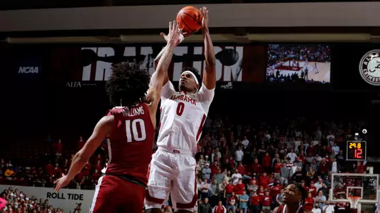 Noah Gurley shooting from distance against Arkansas