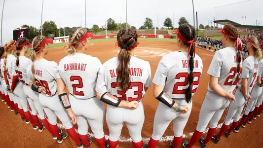 Alabama softball team pregame