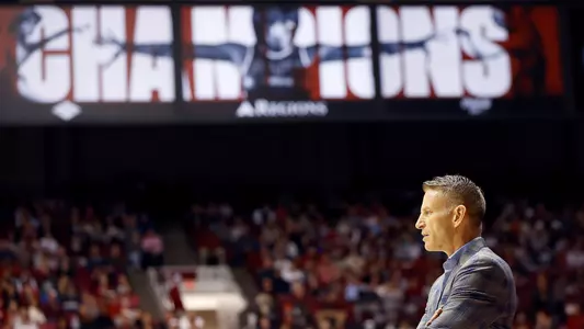 Head Coach Nate Oats sideline