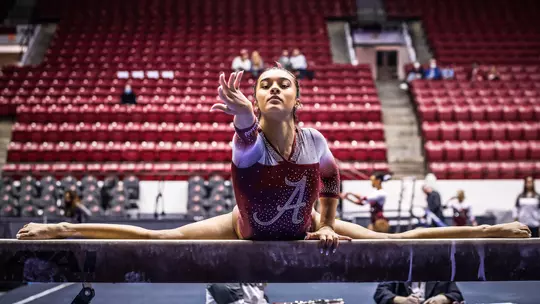 Luisa Blanco doing a split on the balance beam