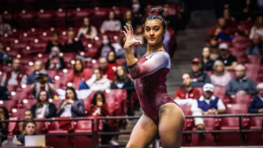Luisa Blanco doing a floor routine