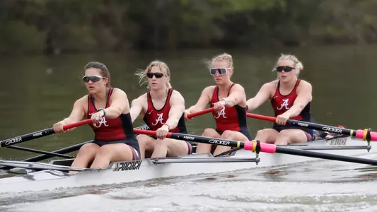Alabama's First Varsity 4 boat vs. Tennessee