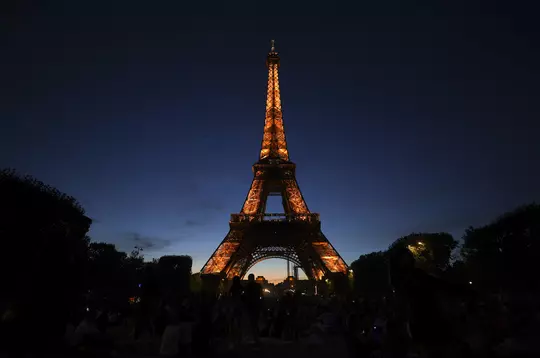 8/13/22 MBB The Eiffle Tower
The Tide enjoyed some free time on the final day of their summer tour. Players and staff spent the day shopping and sight seeing throughout the city. The night culminated for many with a sunset view of the Eiffel Tower as the lights come on.
Photo by Robert Sutton