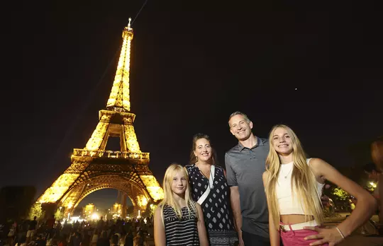 8/13/22 MBB The Eiffle Tower
The Tide enjoyed some free time on the final day of their summer tour. Players and staff spent the day shopping and sight seeing throughout the city. The night culminated for many with a sunset view of the Eiffel Tower as the lights come on.
Photo by Robert Sutton