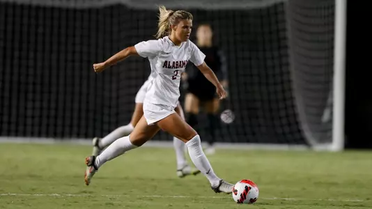 macy Clem running with the ball