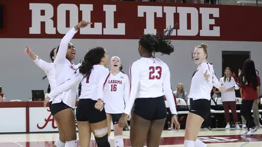 Alabama volleyball team celebrates a point vs. UTSA