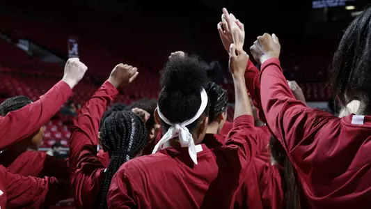 TEam huddle women's basketball