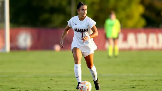 Gessica Skorka kicks the ball