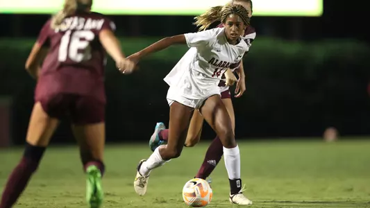 Gianna Paul dribbes the ball