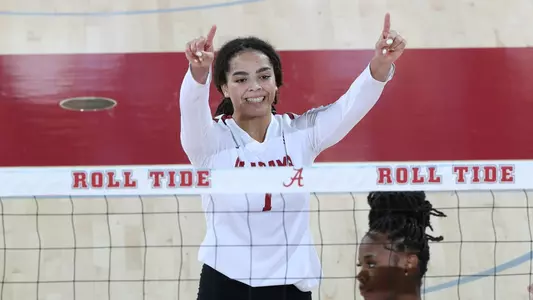 Alabama volleyball player Micah Gryniewicz celebrating a point