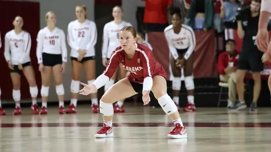 Alabama volleyball player Victoria Schmer awaiting the opposite team's serve.