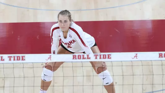Alabama volleyball player Katie Shook awaiting the opposite team's serve.