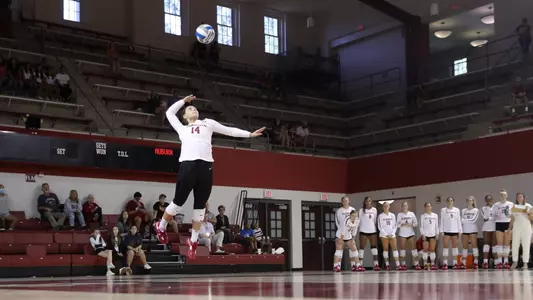 Alabama volleyball player Taylor Drapp serving the ball.