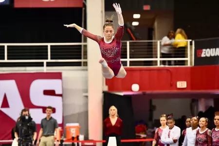 Alabama gymnast at Arkansas