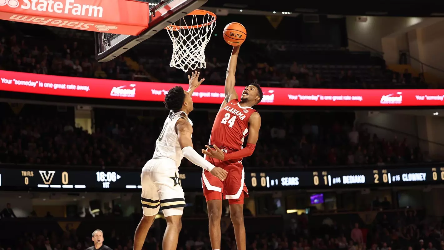 mensbasketball-action-20230117BrandonMiller