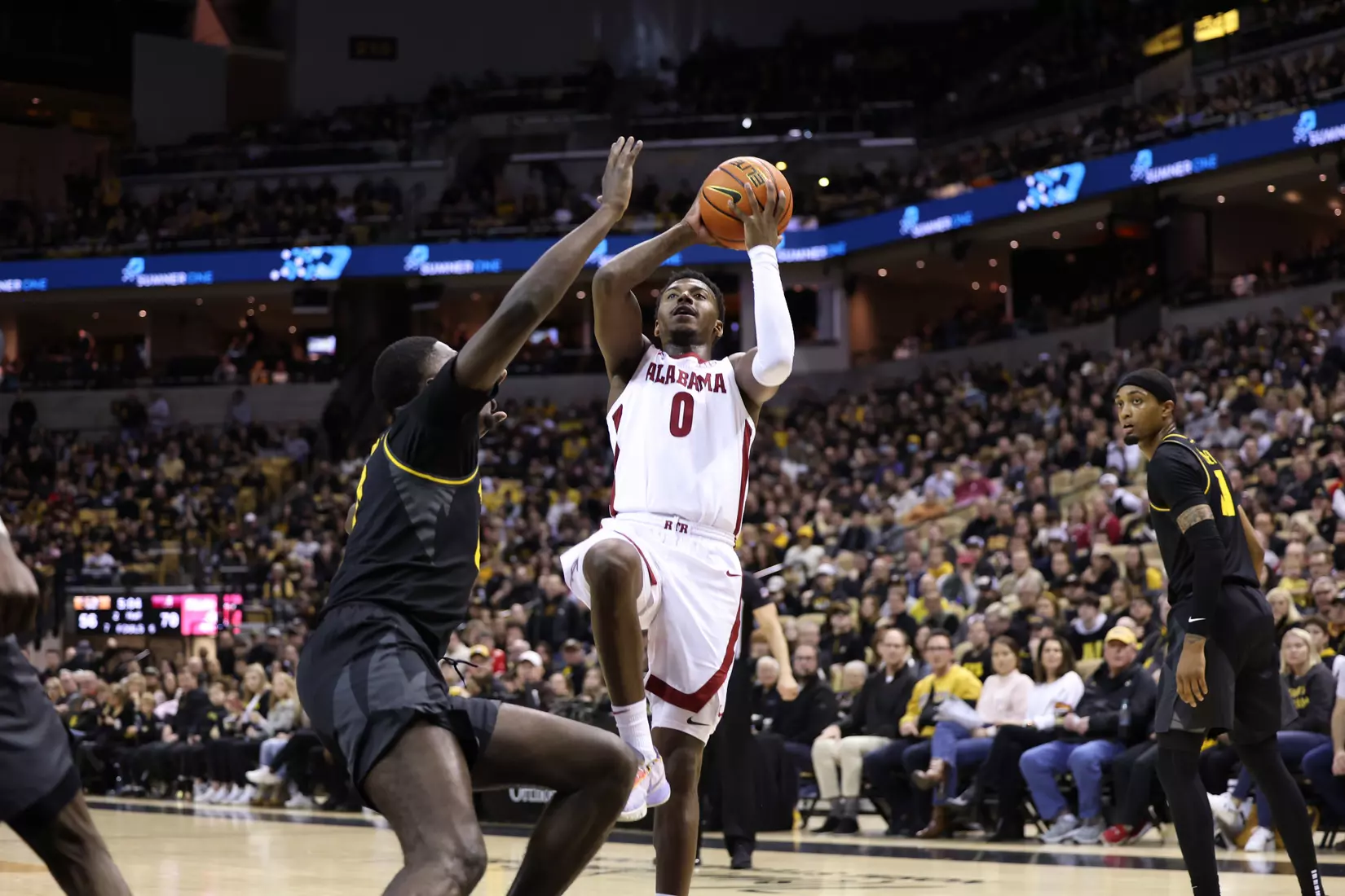 Alabama Guard Jaden Bradley (0) shoots the ball against Mizzou at Mizzou Arena in Columbia, MO on Saturday, Jan 21, 2023.