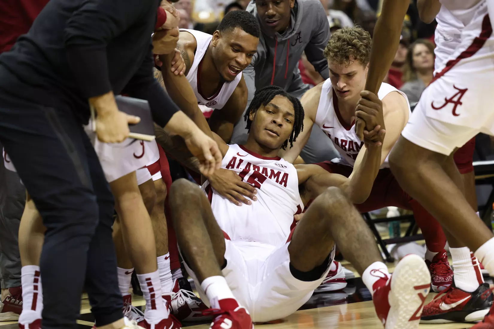 Alabama Forward Noah Clowney (15) recovers against Mizzou at Mizzou Arena in Columbia, MO on Saturday, Jan 21, 2023.