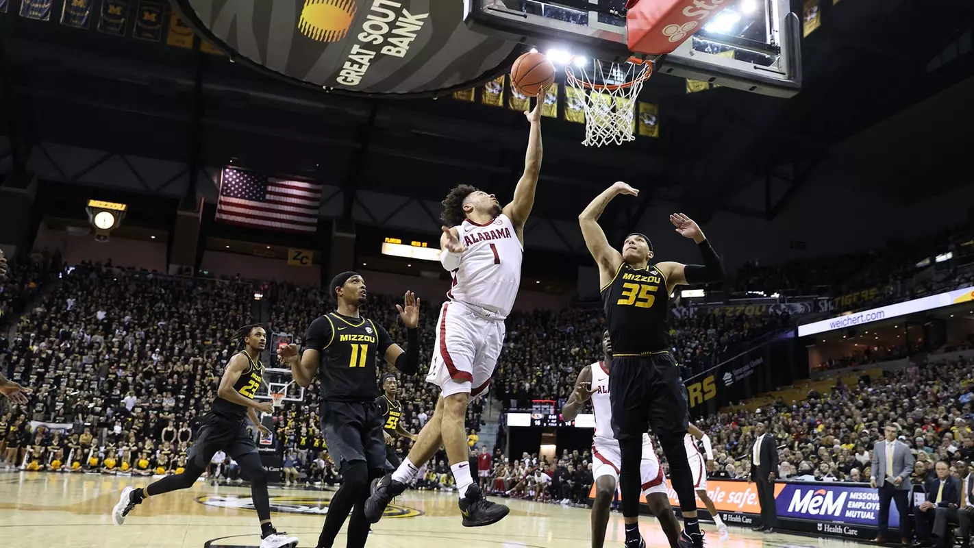 mensbasketball-action-20230121MarkSears