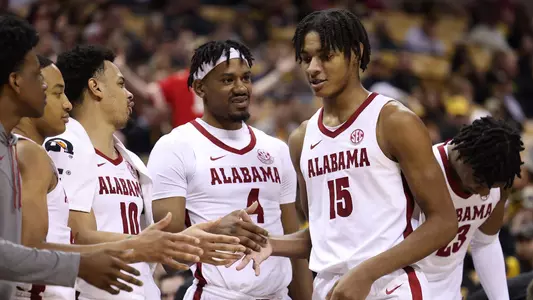 mensbasketball-action-20230121TeamBench