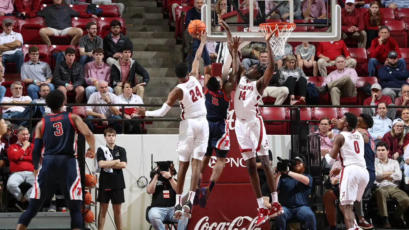 mensbasketball-action-20230103MillerBediako
