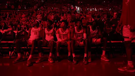 mensbasketball-action-20230103TeamBench