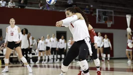 Micah Gryniewicz digs a ball vs. Kentucky (Oct. 1, 2023)