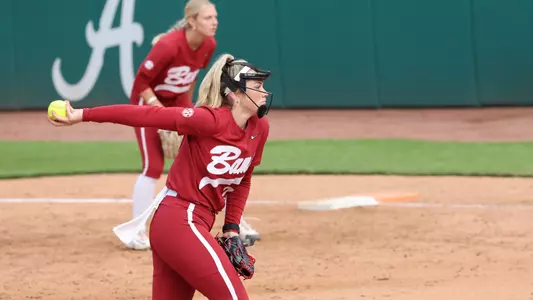 Jocelyn Briski pitching against Wallace State.