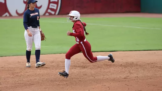Kinley Pate runs to second base.