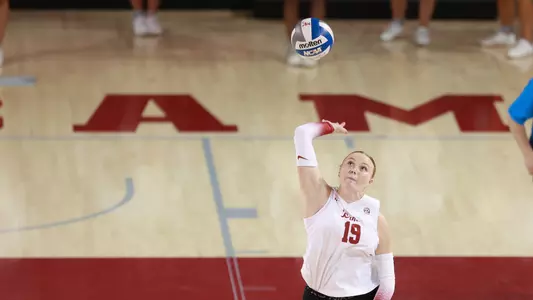 Kendyl Reaugh serves the ball.