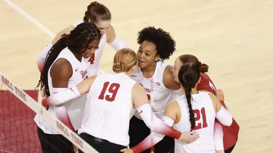 Gabbi LeBlanc (12) leads a huddle of Alabama volleyball players vs. LSU (Oct. 22, 2023)