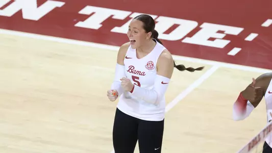 Sydney Gholson celebrates vs. Tennessee (Oct. 5, 2023)