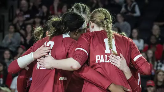 Alabama volleyball team huddle vs. Georgia (Nov. 19, 2023)