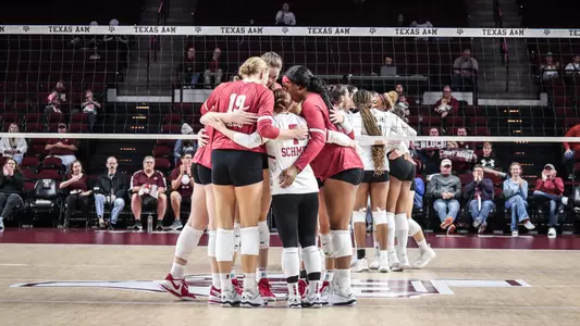 Alabama volleyball team huddle at Texas A&M (Nov. 3, 2023)