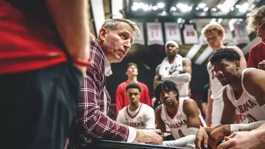 Nate Oats Coaching Huddle vs. Morehead State