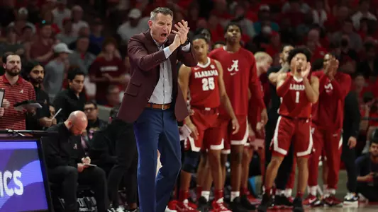 mensbasketball-action-20221210NateOats