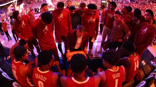 mensbasketball-action-20230211TeamBench