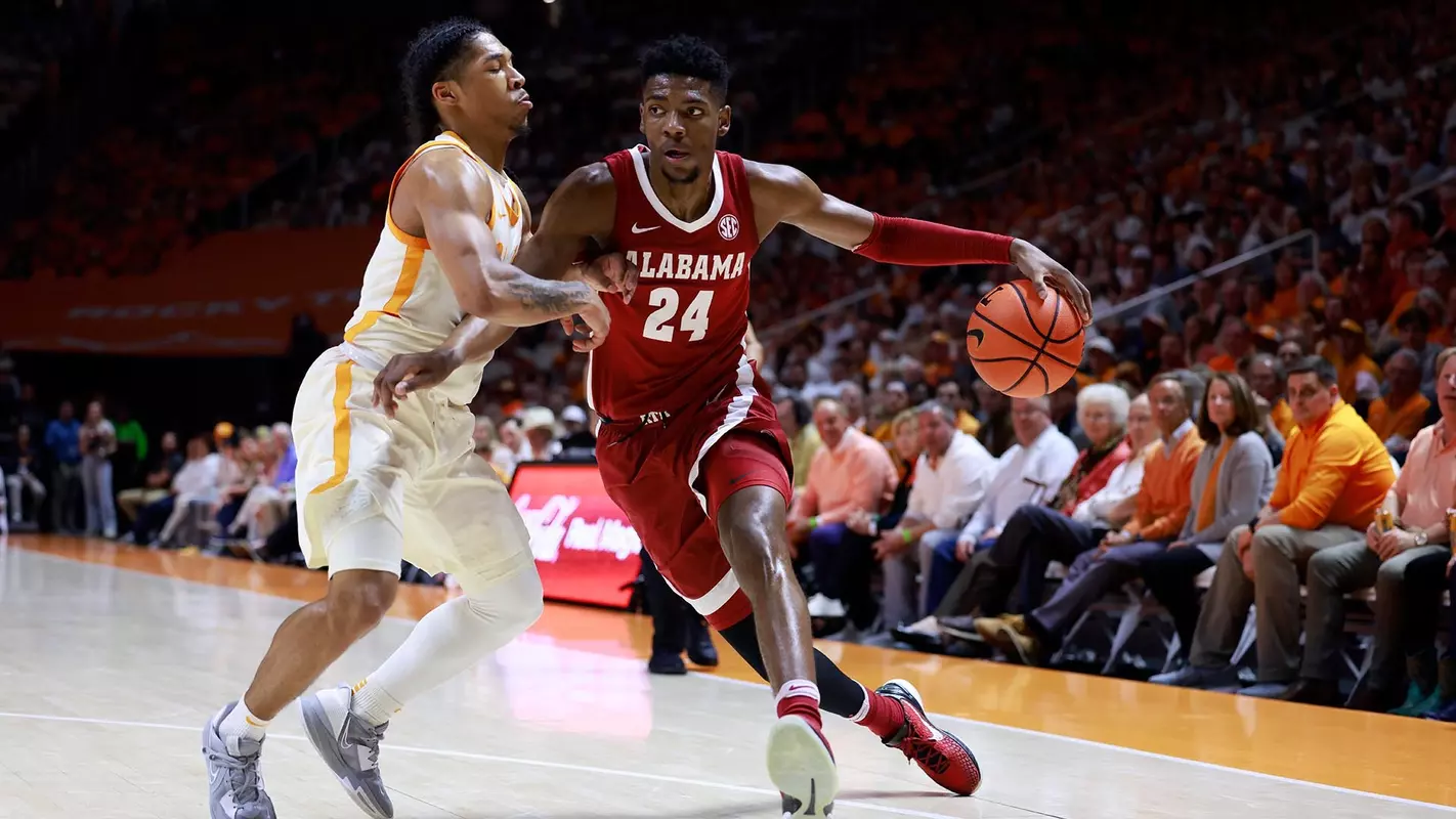mensbasketball-action-20230215BrandonMiller
