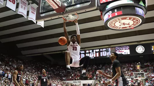 mensbasketball-action-20230218NickPringle