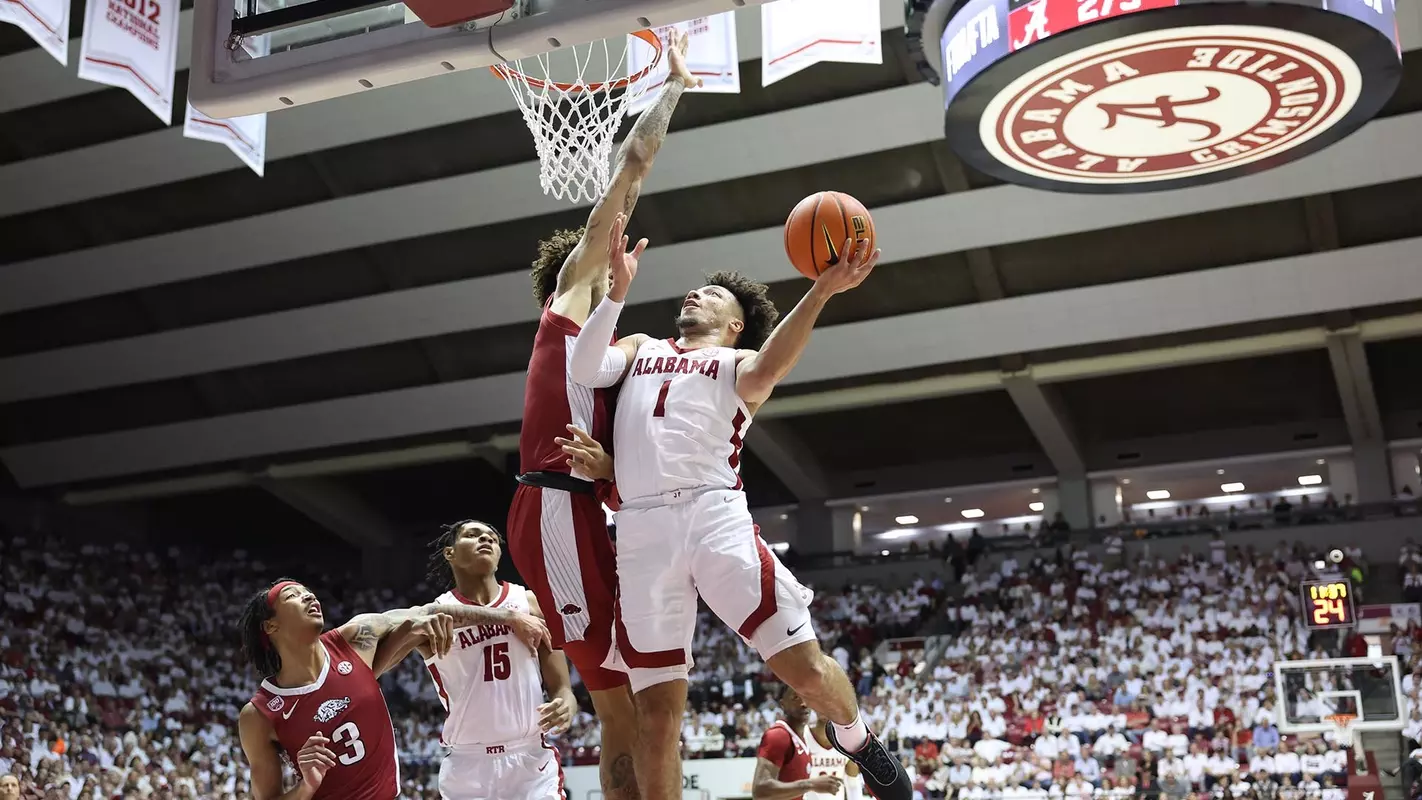 mensbasketball-action-20230225MarkSears