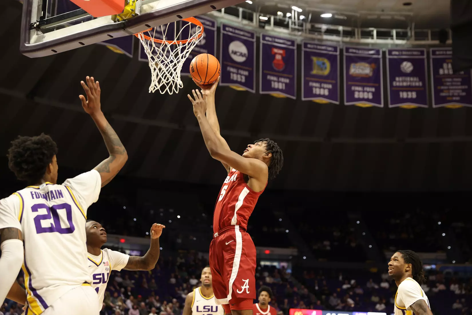 Alabama Forward Noah Clowney (15) shoots the ball against LSU at Pete Maravich Center in Tuscaloosa, AL on Saturday, Feb 4, 2023.