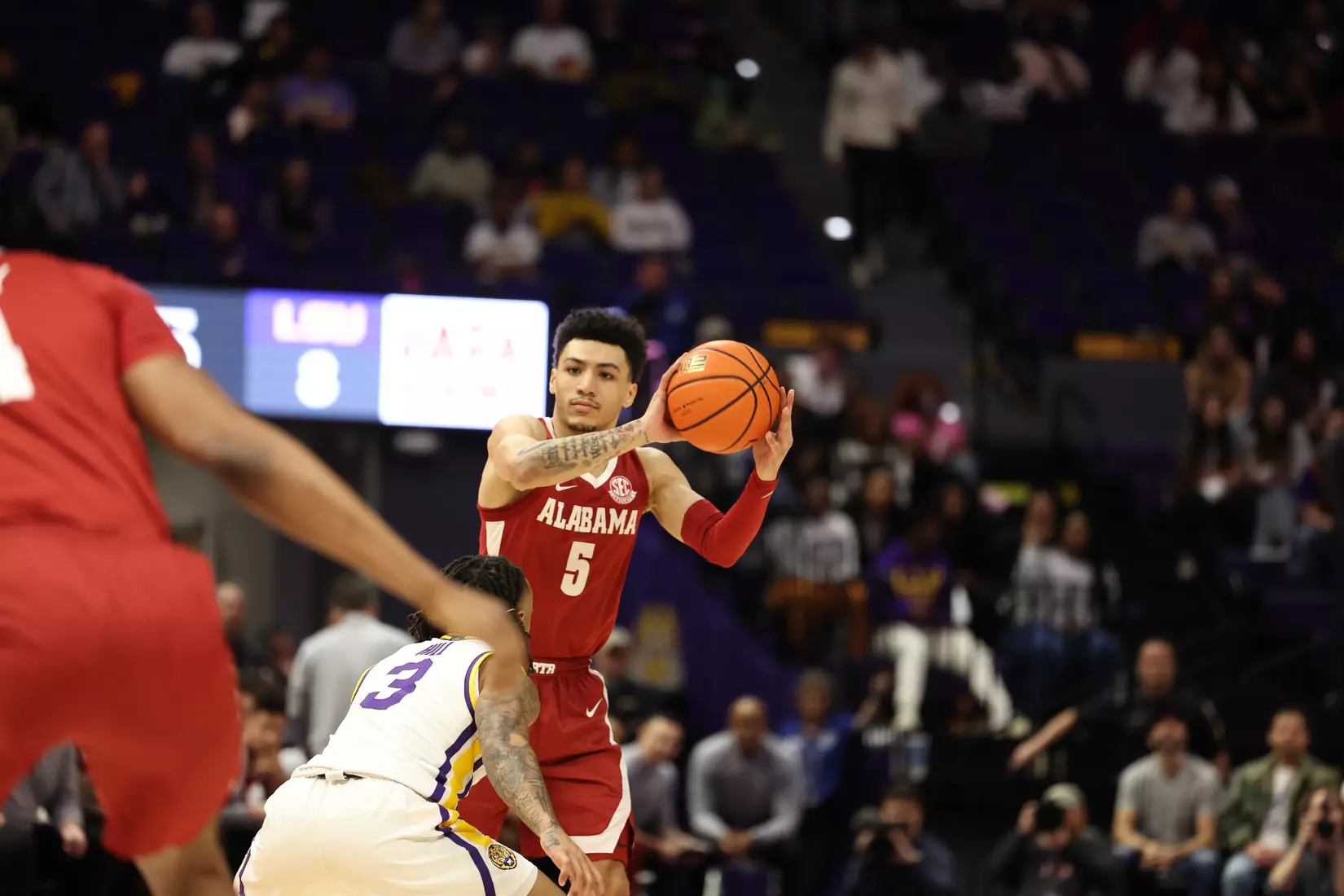 Alabama Guard Jahvon Quinerly (5) looks to pass the ball against LSU at Pete Maravich Center in Tuscaloosa, AL on Saturday, Feb 4, 2023.