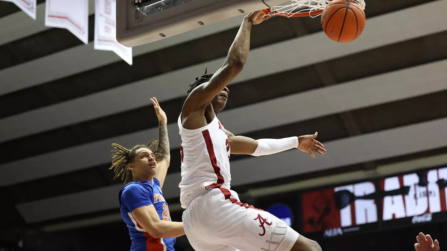 mensbasketball-action-20230208NickPringle