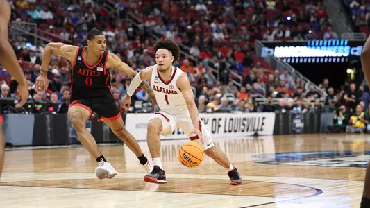 mensbasketball-action-20230324MarkSears
